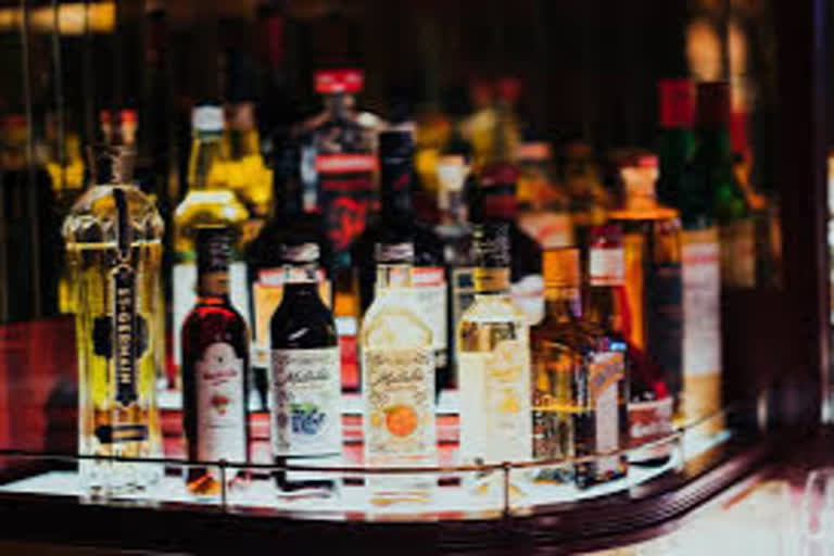 Cyber fraud  Maharashtra  online liquor sale  Mumbai  coronavirus  ഓൺലൈൻ മദ്യവിതരണ തട്ടിപ്പ്  മഹാരാഷ്‌ട്ര മുംബൈ  ഓൺലൈൻ മദ്യവിതരണം