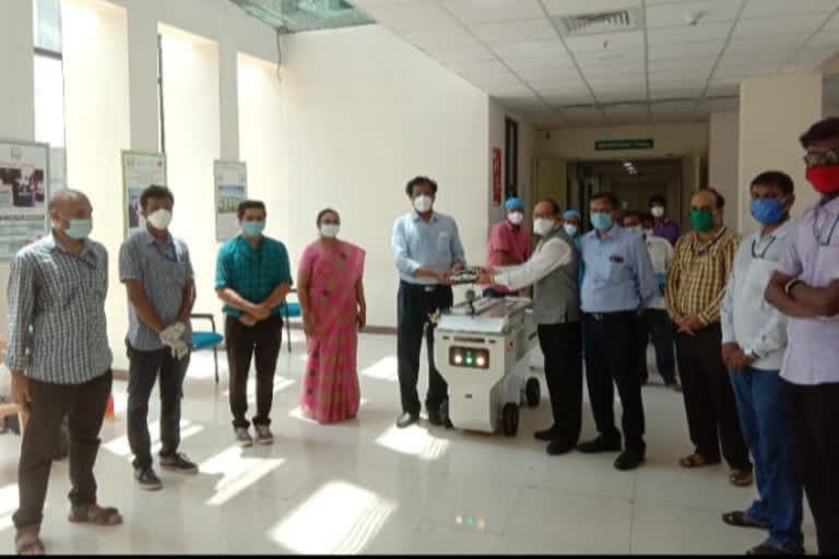 Anna University designs robot to help doctors treating corona patients