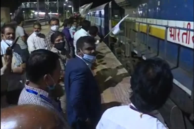 shramik train carried 1454 migrant workers from karnataka to odisha