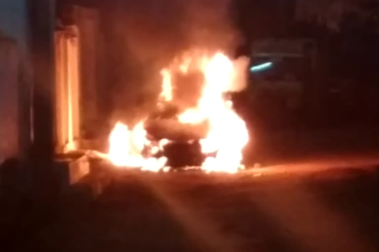 man-arrested-for-setting-fire-to-car