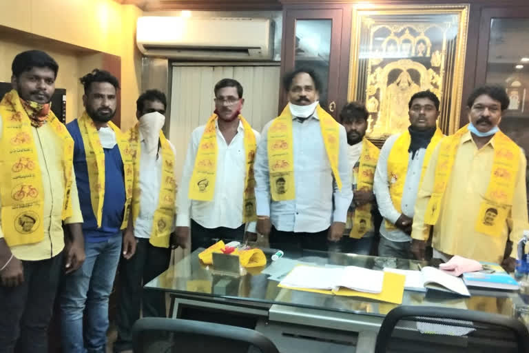 Many of the ycp leaders  joined Tdp at vishakapatnam