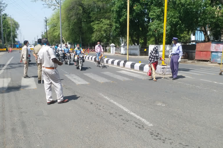 Police fined people walking without mask