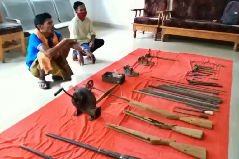 Reward naxalite arrested