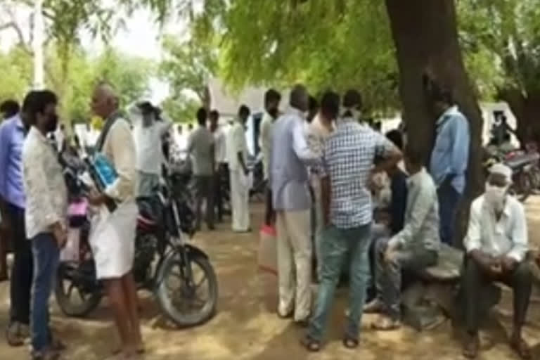 anantapur dst guthi people not maintaining social distance in resistor office