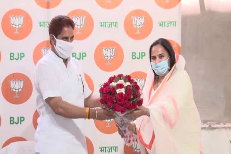 nina rathi and his husband satpal rathi joining bjp in bjp headquarter chandigarh