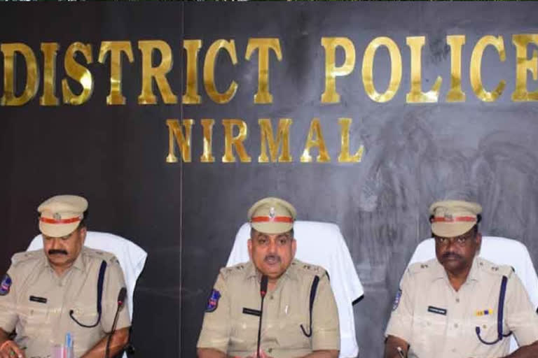 Nirmal district polices helps for Migrant labours