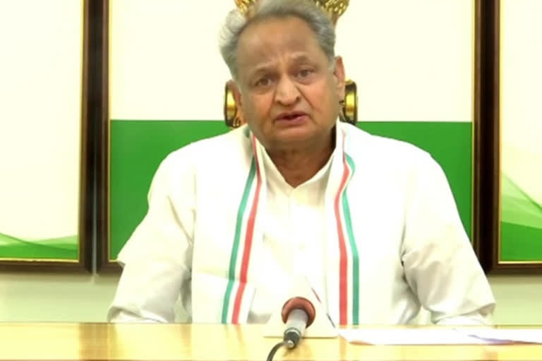 Railways in mess  Ashok Gehlot criticised  Ashok Gehlot criticised Piyush Goyal  Ashok Gehlot said railways in mess  പീയുഷ് ഗോയലിനെതിരെ വിമര്‍ശനവുമായി അശോക് ഗെഹ്‌ലട്ട്  അശോക് ഗെഹ്‌ലട്ട്  പീയുഷ് ഗോയല്‍