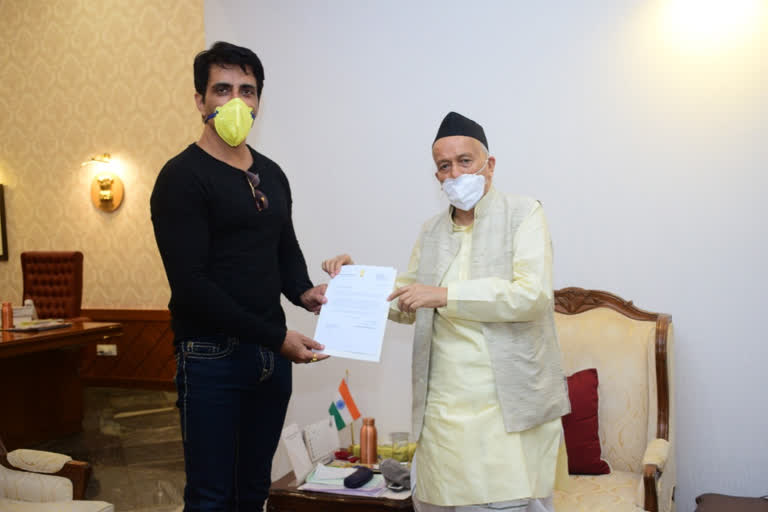 Sonu Sood meets Maharashtra Governor, gets support for noble efforts