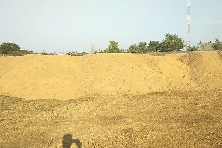 Sand mafia doing illegal storage of sand before the rain