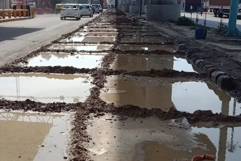 road reconstruction work started on tikri toll booth road in delhi