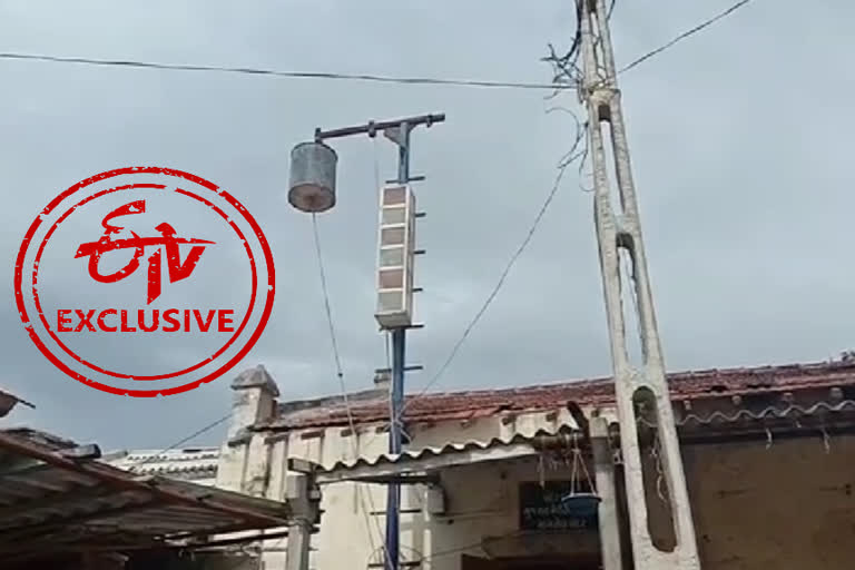 Signal No. 1 at Mangrol port due to hurricane