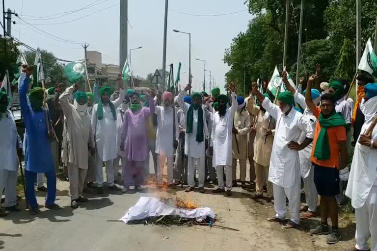 Bharti Kisan Union Dakonda protested against the implementation of the Agriculture Motor Bill