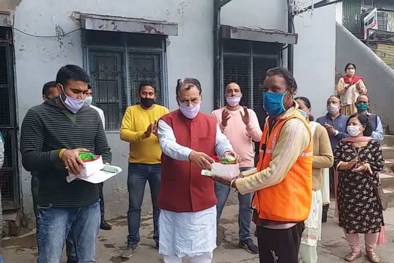 suresh bhardwaj donated masks