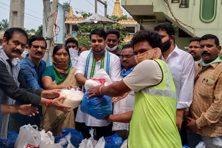 free essential needs distributin for municipal labours at srikakulam