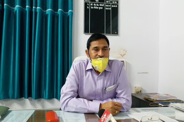 Automatic temperature screening machine is being installed at Patna Junction