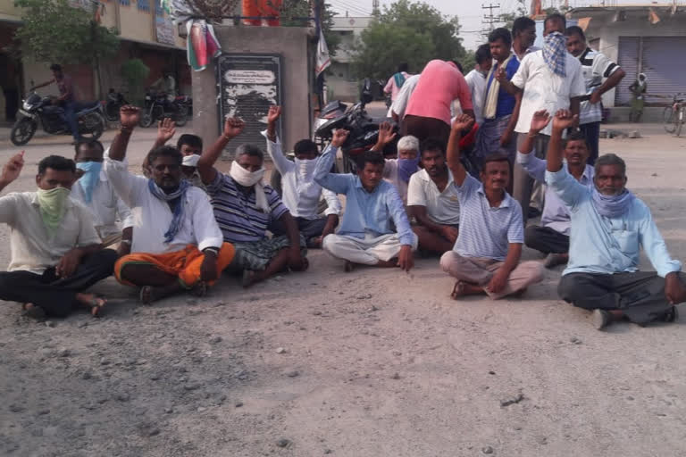 farmers protest in rajanna siricilla district