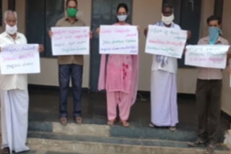 jalasadhana samithi members protest in anantapur dst gandlapenta about handrimniva water issue