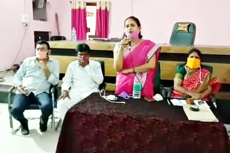 ladies-councillor-not-attend to muncipal meeting in nizamabad district