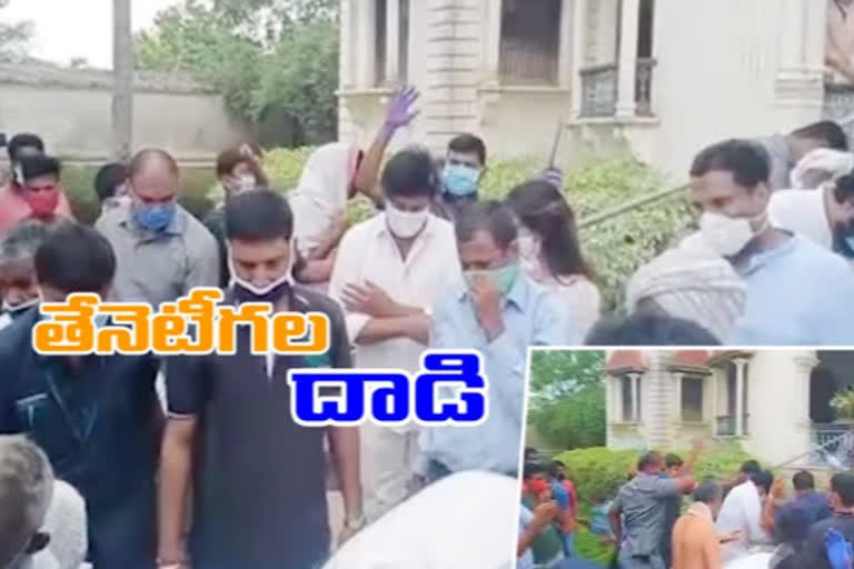 honey-bees-attack-on-umapathi-rao-funeral-in-domakonda