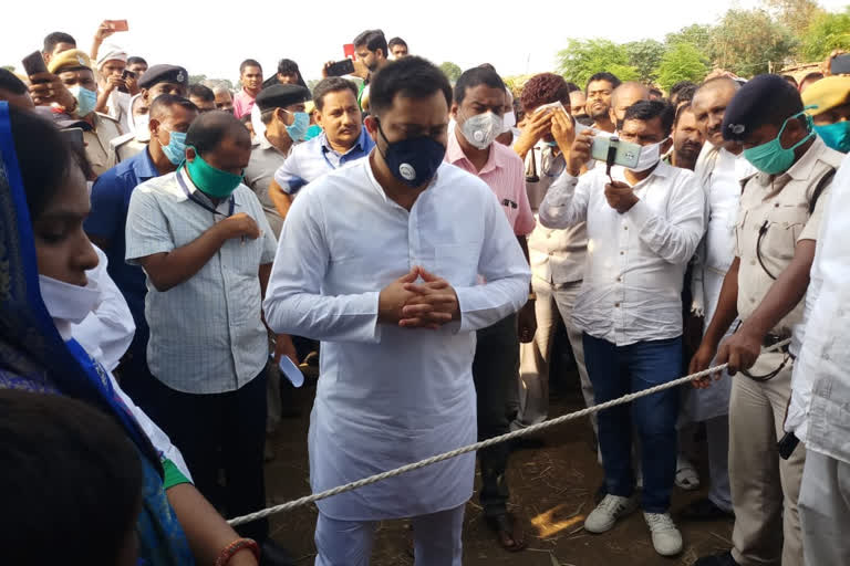 tejaswi yadav met mahadalit family