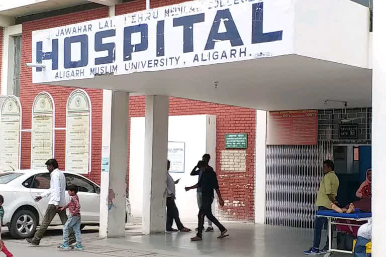 four medical staff of  jnmc are corona positive in amu