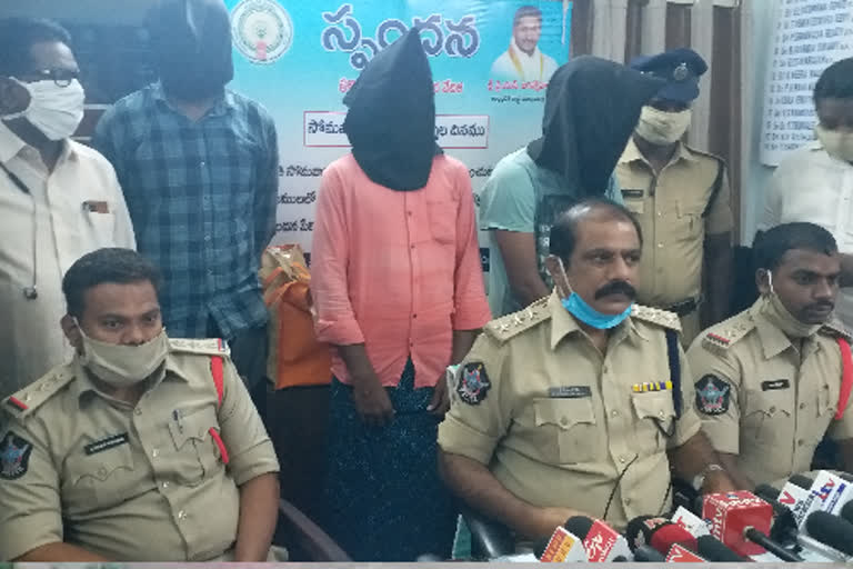 వ్యభిచార కూపం నుంచి మైనర్​ బాలికకు విముక్తి