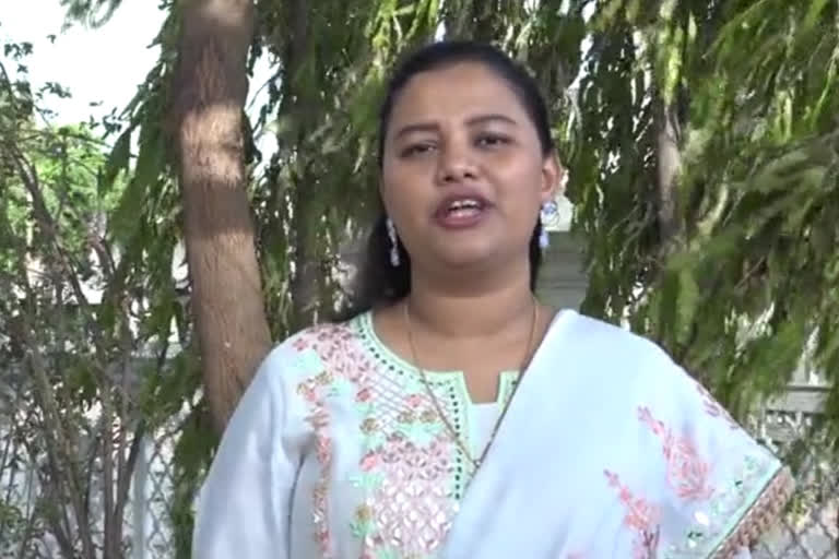 MP heena gavit