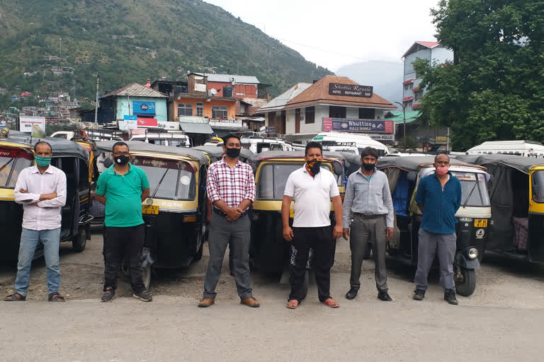 Auto drivers of Kullu