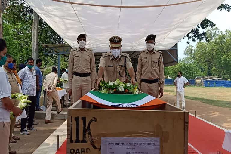 Tributes paid to martyred soldiers in police-naxalite encounter in chaibasa