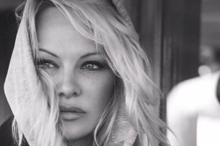 Pamela Anderson marry again  ഹോളിവുഡ്‌ നടി  പമേല ആന്‍ഡേഴ്‌സണ്‍  ന്യൂയോർക്ക് ടൈംസ് മാഗസീൻ  ഹോളിവുഡ്‌ നടിയും മോഡലും  pamela wedding  fourth marriage  Pamela Anderson  Hollywood actress and model  newyork times magazine