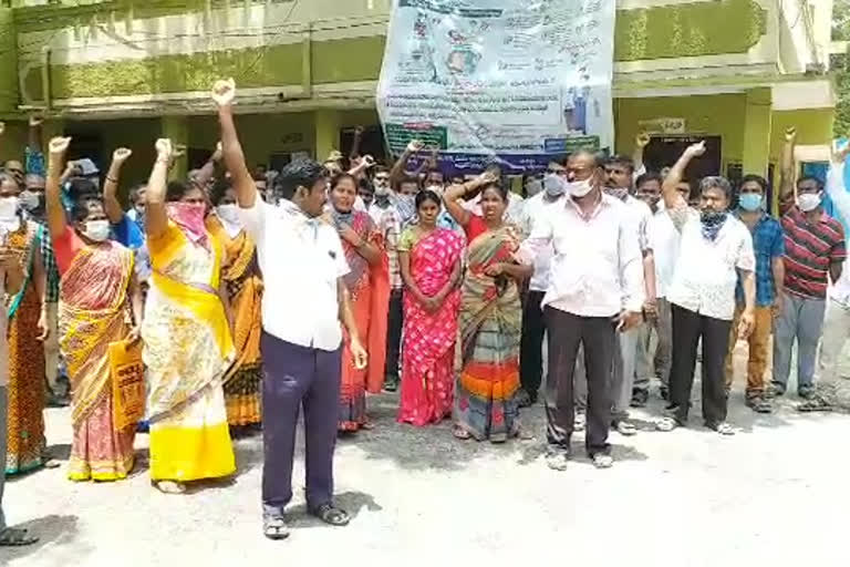 Handloom workers protest at Madanapalle in chittoor district