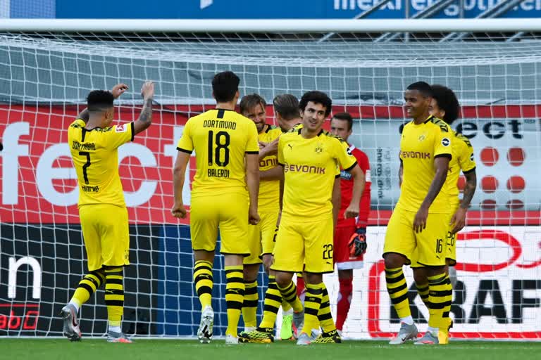 Borussia Dortmund thrash Paderborn