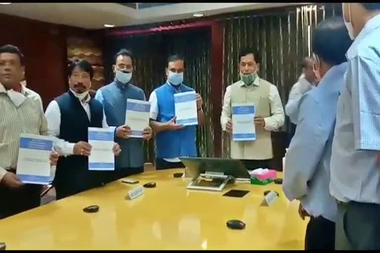 economic advisory committee submits report to cm sarbananda sonowal