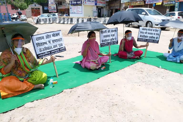 BJP protest against Kejriwal government at Narela bus terminal