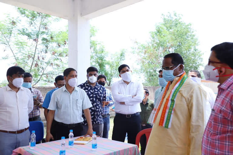 Food minister Amarjeet Bhagat inspected quarantine centers