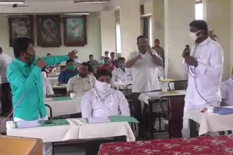 Ruling party corporators rioted in meeting of Pandharpur Municipal Council