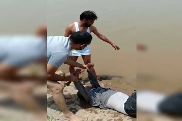 man jumped into Sukhna Lake Chandigarh