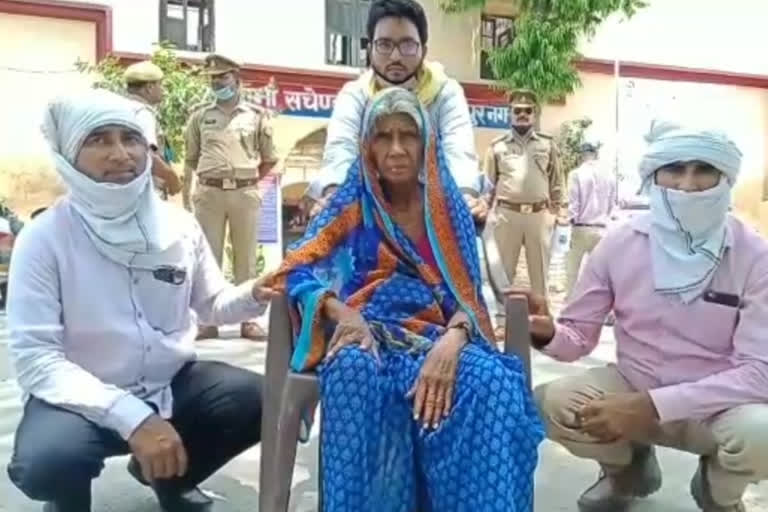 kanpur police introduced a woman to her family after 14 years