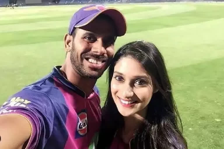 manoj tiwary wife sushmita roy angry after fans tag her husband as flop cricketer