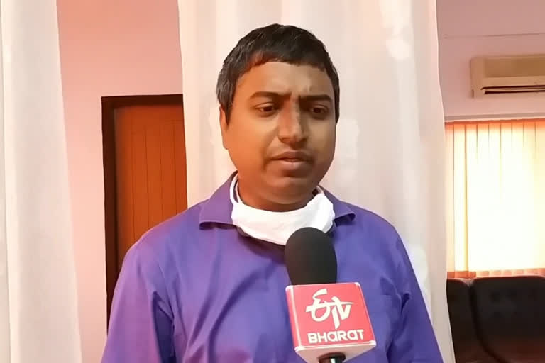 स्वयं सहायता समूह के निदेशक सुजीत कुमार