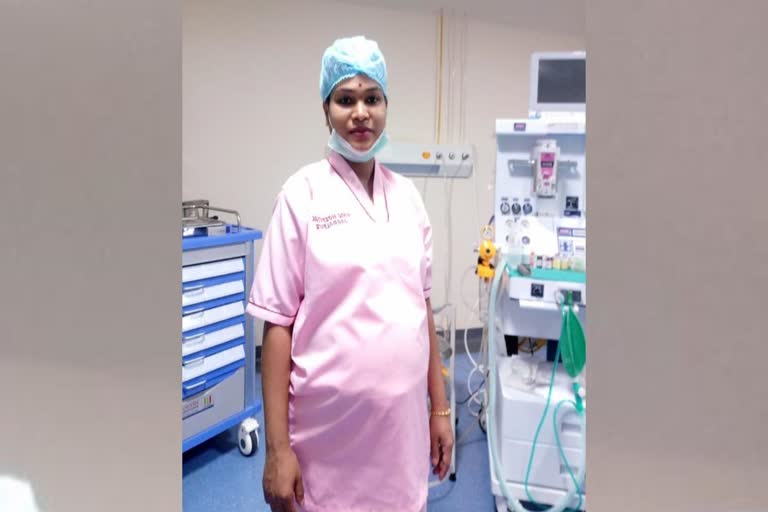 9-months-pregnant-nurse-doing-day-and-night-duty-at-maharani-hospital-in-jagdalpur