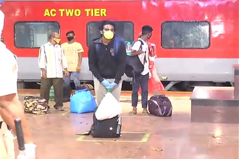 70 migrant people came by train to raichur