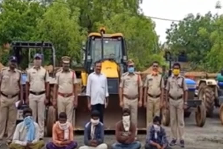 prakasam dst police sized  sand tractors and arrest drivers