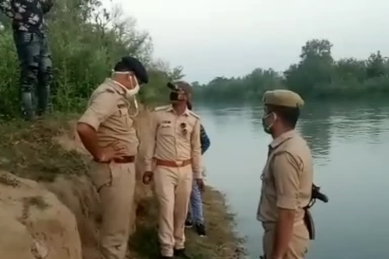 घटनास्थल पर पहुंची पुलिस