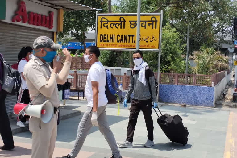 310 passengers landed at  delhi cant railway station