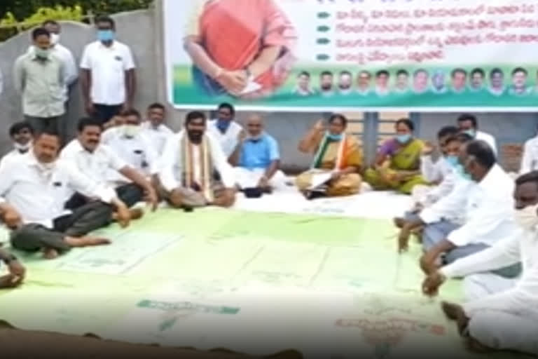 mla seethakka protest in mulugu for godhavari water