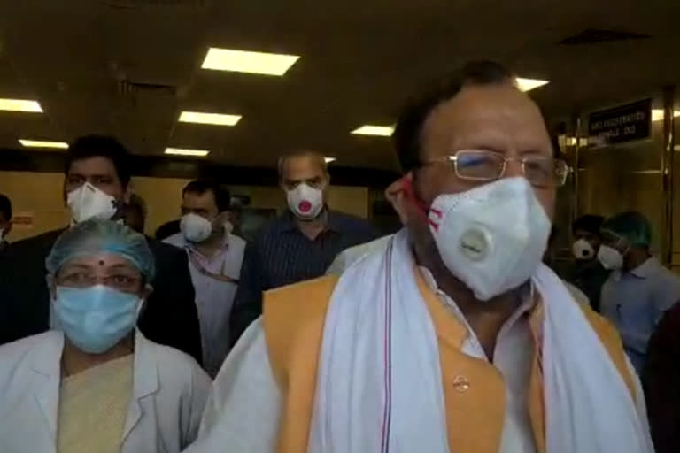 Parliamentary Affairs and Medical Education Minister Suresh Khanna visited  Santosh Medical Hospital Ghaziabad