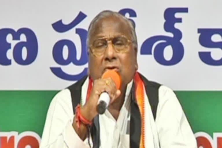 Congress senior leader V. Hanumantha rao fires on CM KCR