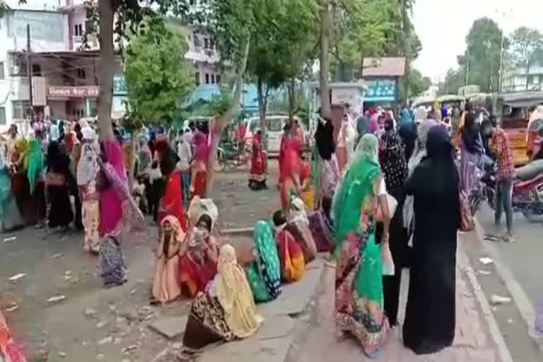 Women outraged over rumors of financial henph in Jabalpur