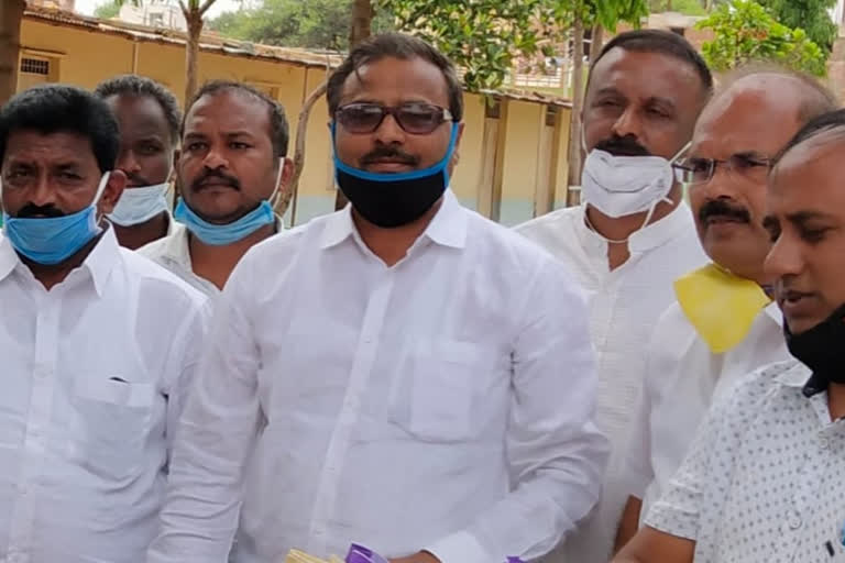 Serious accusation by leaders against MLA Sivashankar Reddy In Chikkaballapur